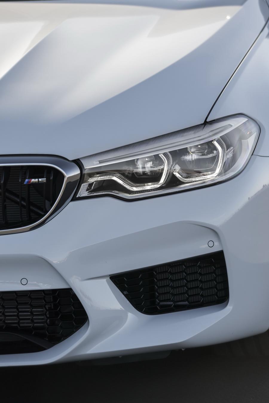 Детали экстерьера BMW M5 (F90) 2018 года  (NA) (фото 38 из 40)